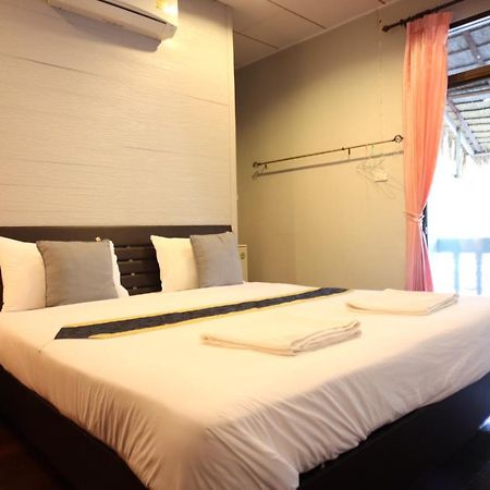 Marina Hut Guest House Ko Lanta Екстериор снимка