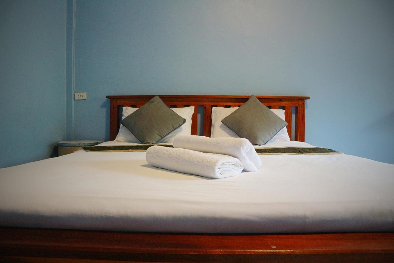 Marina Hut Guest House Ko Lanta Екстериор снимка