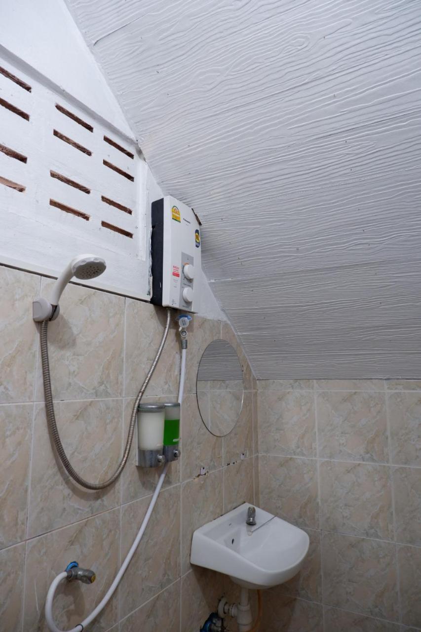 Marina Hut Guest House Ko Lanta Екстериор снимка
