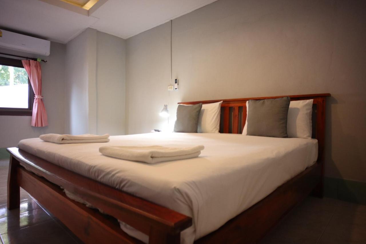 Marina Hut Guest House Ko Lanta Екстериор снимка
